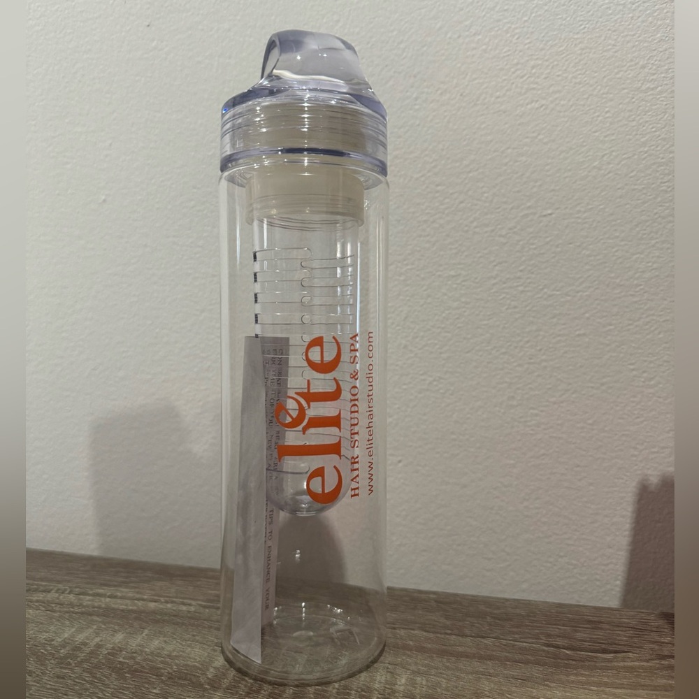 Fruit infuser water bottle. BPA free.